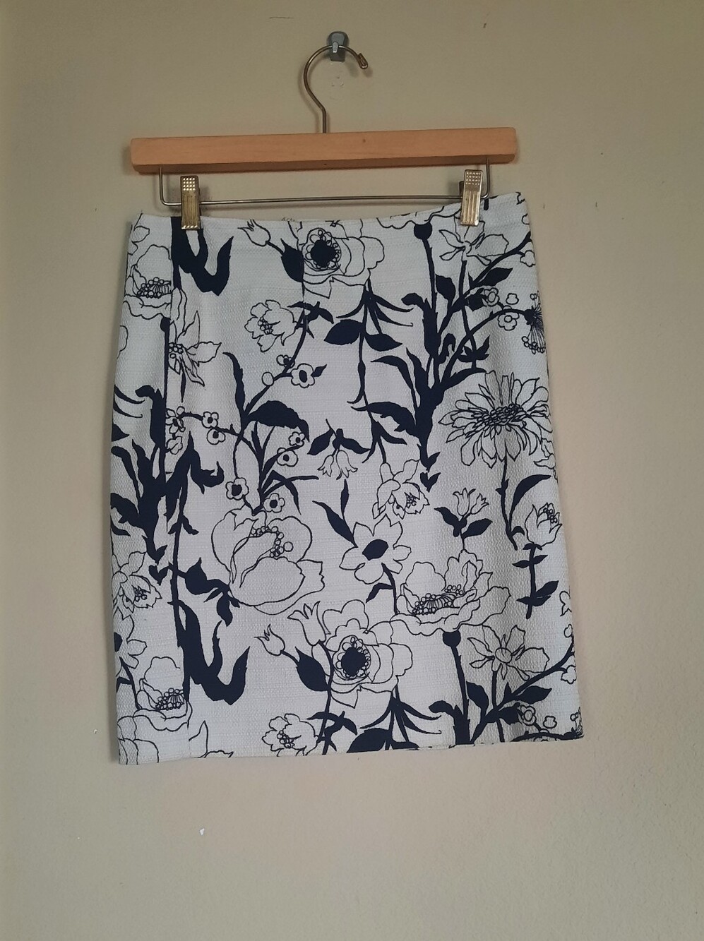 Ann Taylor White Floral Skirt